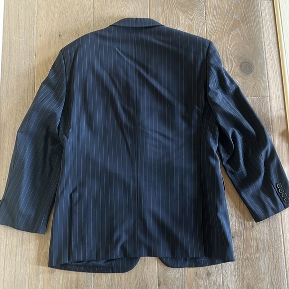 Emanuel Ungaro Men’s Suit Jacket and Pants- Navy Blue w/ White Stripes- 38S/32W - Picture 4 of 8